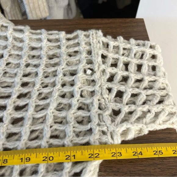 ❤️ Urban Outfitters Open Square Knit Holes Cream Oversized Sweater S - Picture 9 of 11